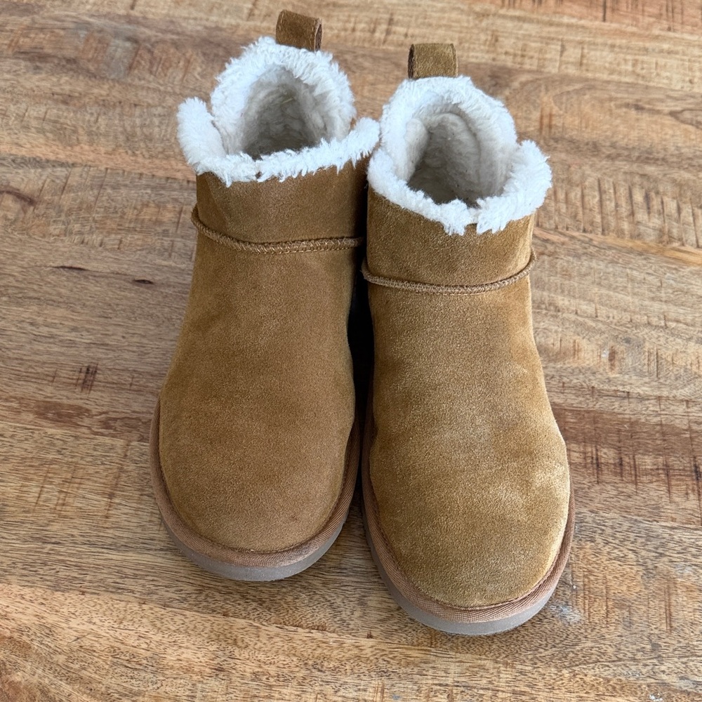 Koolaburra by UGG Winter Boots with Cream Fur Lining - Picture 3 of 6